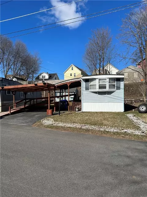 29 Alfa Dr, Pawtucket, RI 02860