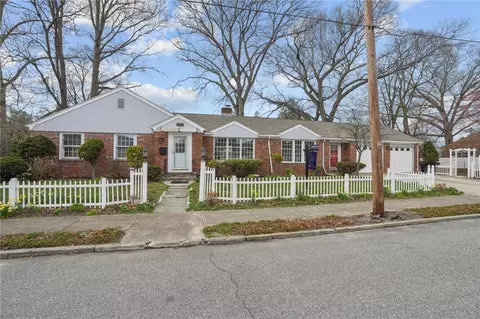 71 Betsey Williams Dr, Providence, RI 02905