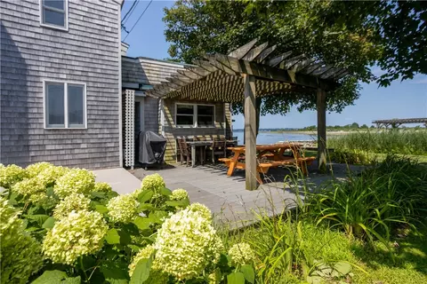 42 Driftwood Dr, Tiverton, RI 02878