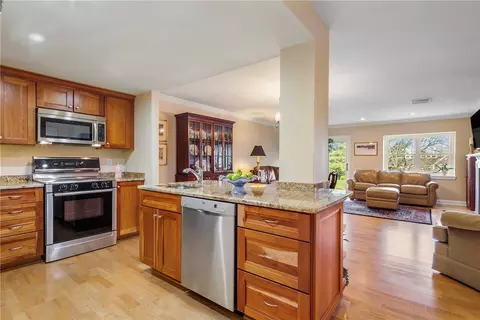 116 Rolling Hill Rd #F6, Portsmouth, RI 02871