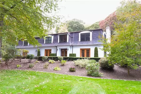 205 Beechwood Dr, Cranston, RI 02921