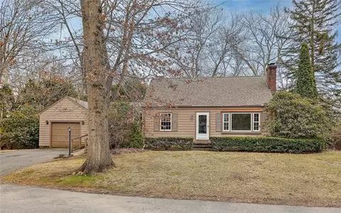 19 Pine Cone Dr, Barrington, RI 02806