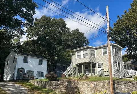 21 Plymouth St, East Greenwich, RI 02818