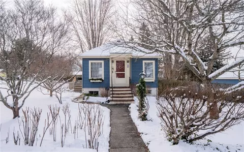 59 Hilton St, Tiverton, RI 02878