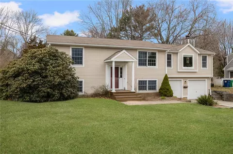 48 Brookwood Rd, South Kingstown, RI 02879