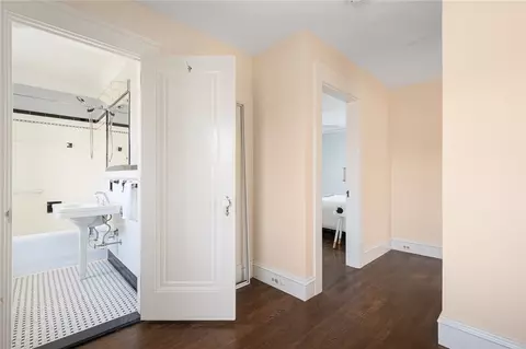 Entry Way - 8 Druid Rd, Warwick, RI 02888 photo 4 of 5