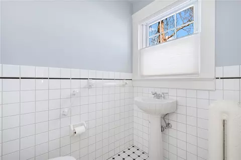 Bath - 8 Druid Rd, Warwick, RI 02888 photo 1 of 2