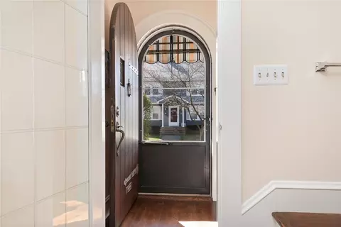 Entry Way - 8 Druid Rd, Warwick, RI 02888 photo 2 of 5