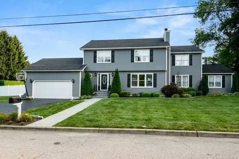 15 Country Meadow Dr, Cranston, RI 02921