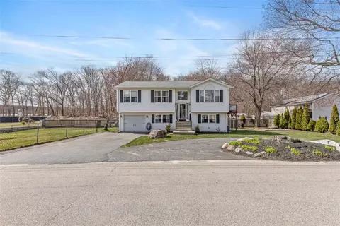 2 Naples Ave, Johnston, RI 02919