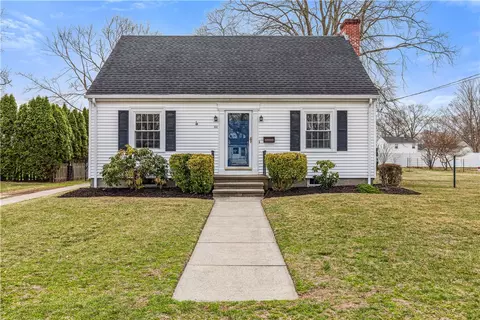 64 Lindy Ave, Riverside, RI 02915