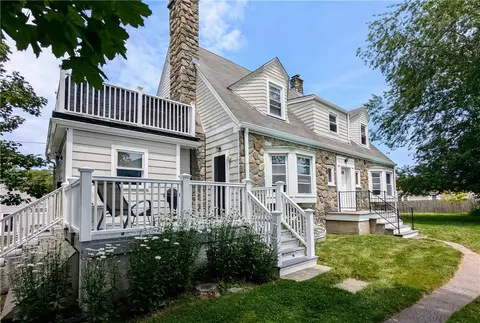 23 Smith Ave #2, Newport, RI 02840