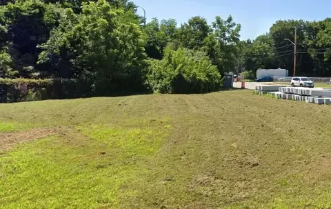 25 Seamans St, Woonsocket, RI 02895