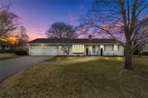 26 Peeptoad Rd, Warwick, RI 02888