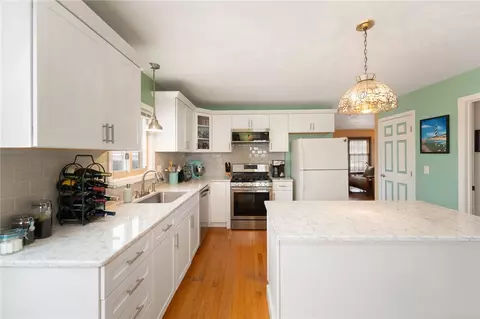 253 Chapmans Ave, Warwick, RI 02886 photo 4