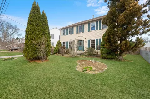 253 Chapmans Ave, Warwick, RI 02886 photo 2