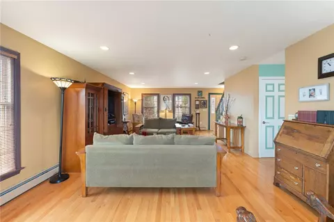 253 Chapmans Ave, Warwick, RI 02886 photo 17