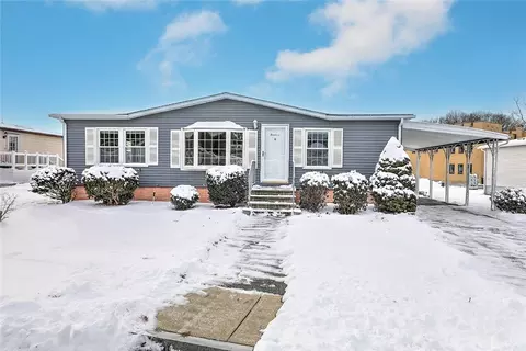 14 Queens Rd, Attleboro, MA 02703