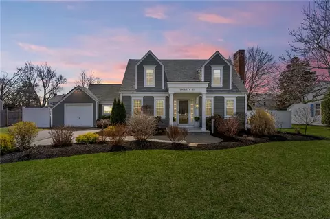 26 Miantonomo Dr, Warwick, RI 02888