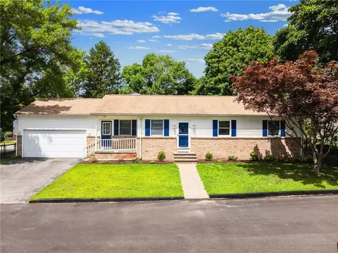 10 Bicknell Ave, Rumford, RI 02916