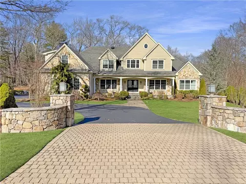 20 Beechcrest Rd, East Greenwich, RI 02818