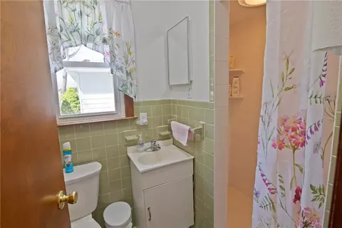 Bath - 4 Branberry Dr, Westerly, RI 02891 photo 1 of 2