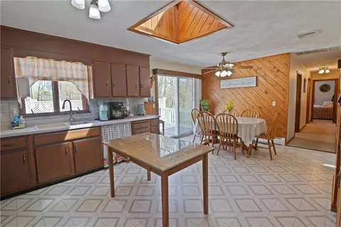 Kitchen - 4 Branberry Dr, Westerly, RI 02891 photo 2 of 4
