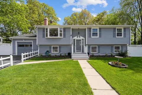 136 Wellington Ave, Warwick, RI 02886