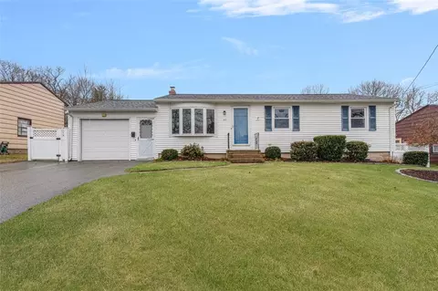 37 Oriole Ave, West Warwick, RI 02893