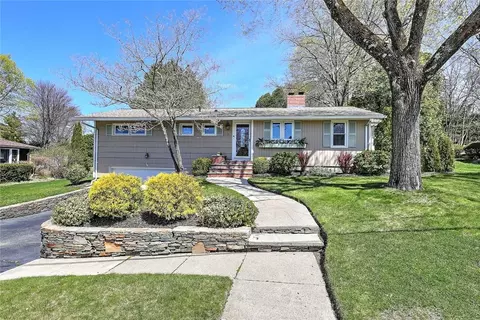 32 Church Hill Dr, Cranston, RI 02920