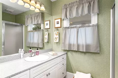 Bath - 35 Touisset Rd, Warren, RI 02885 photo 3 of 3