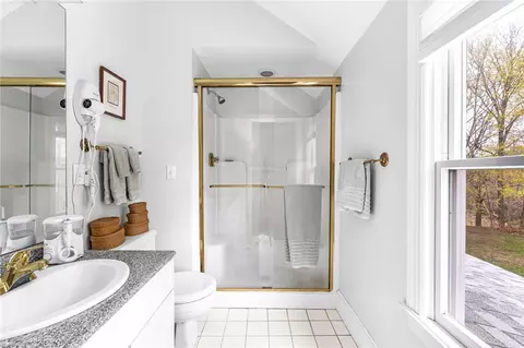 Bath - 35 Touisset Rd, Warren, RI 02885 photo 1 of 3