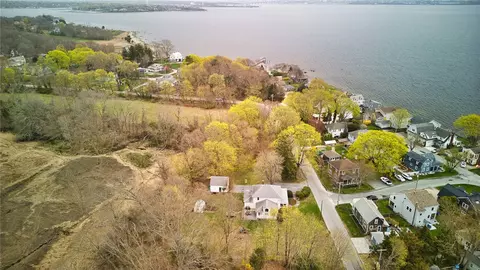 View/Area - 35 Touisset Rd, Warren, RI 02885 photo 6 of 9