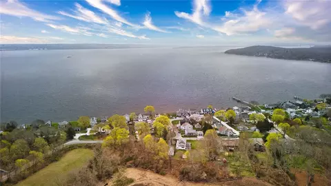View/Area - 35 Touisset Rd, Warren, RI 02885 photo 5 of 9