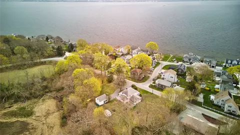 View/Area - 35 Touisset Rd, Warren, RI 02885 photo 7 of 9