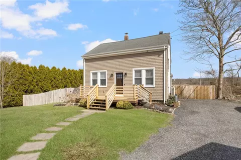 4588 Main Rd, Tiverton, RI 02878