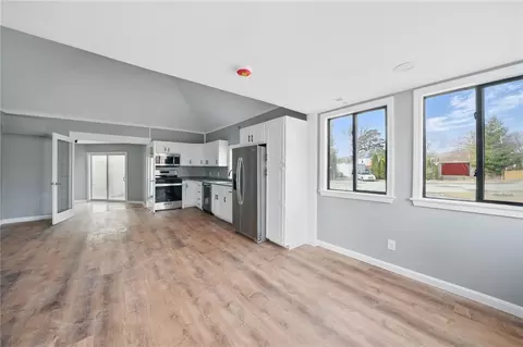 166 Beach Ave, Warwick, RI 02889