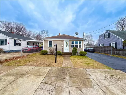 81 Dawson St, Pawtucket, RI 02861