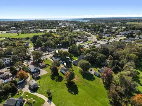 576 E Main Rd, Middletown, RI 02842 photo 1