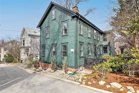 5 Burrs Ln, Providence, RI 02906