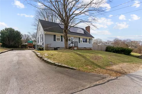 8 Penston Ave, Westerly, RI 02891