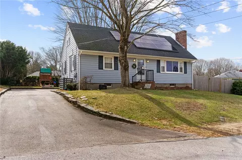 8 Penston Ave, Westerly, RI 02891 photo 4