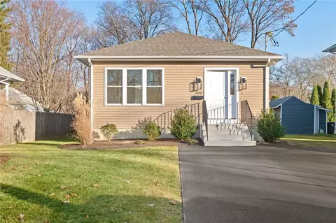 502 Oaklawn Ave, Cranston, RI 02920