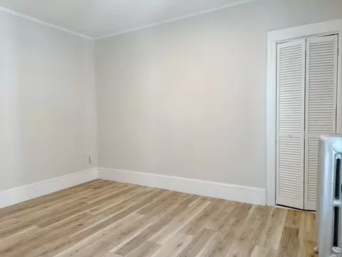 Bedroom - 31 Fairlawn Ave, Woonsocket, RI 02895 photo 4 of 6