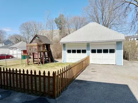 Exterior - 31 Fairlawn Ave, Woonsocket, RI 02895 photo 5 of 9
