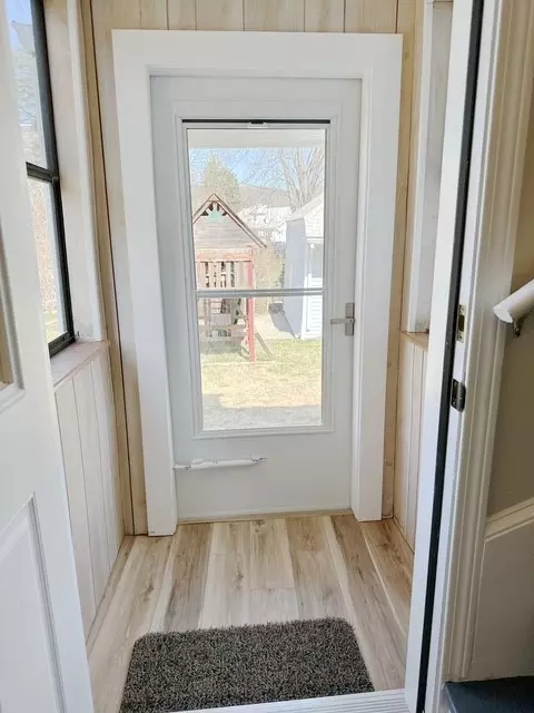 Entry Way - 31 Fairlawn Ave, Woonsocket, RI 02895 photo 3 of 4