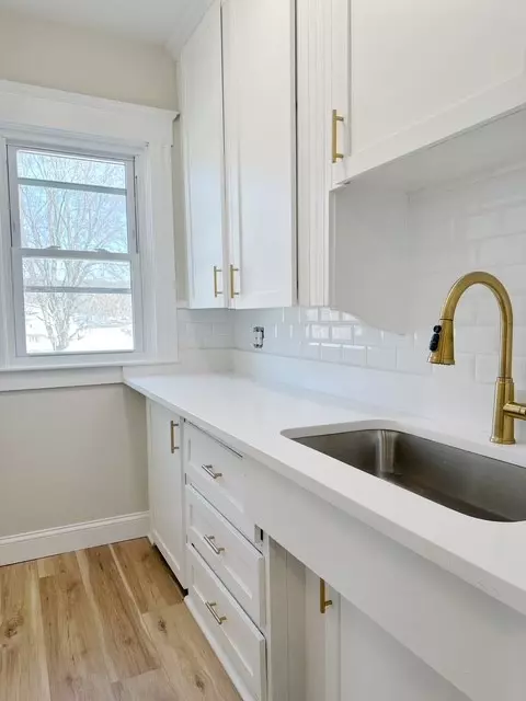 Kitchen - 31 Fairlawn Ave, Woonsocket, RI 02895 photo 5 of 7