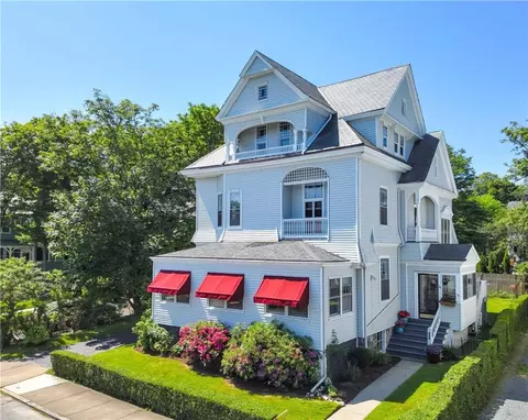 41 Everett St, Newport, RI 02840