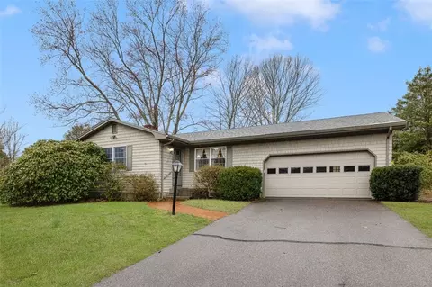 4 Tanglewood Trl, Narragansett, RI 02882