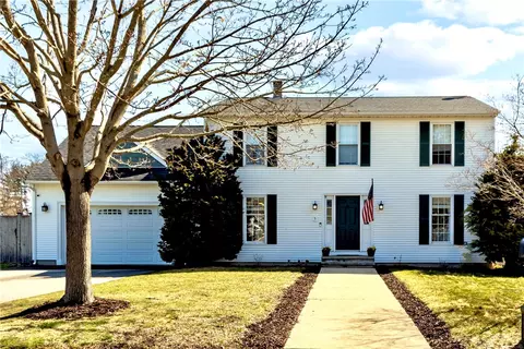 5 Caldarone St, Barrington, RI 02806